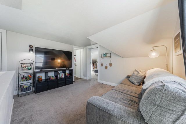 402 W 10TH AVENUE, Oshkosh, WI 54902