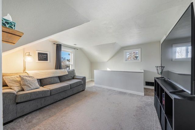 402 W 10TH AVENUE, Oshkosh, WI 54902