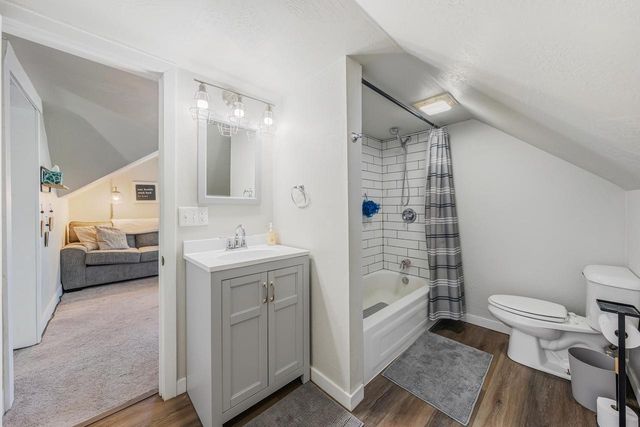 402 W 10TH AVENUE, Oshkosh, WI 54902