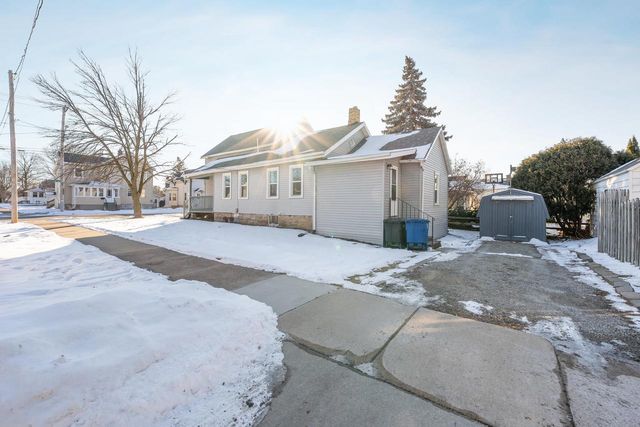 402 W 10TH AVENUE, Oshkosh, WI 54902