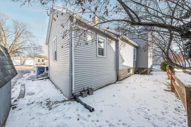 402 W 10TH AVENUE, Oshkosh, WI 54902