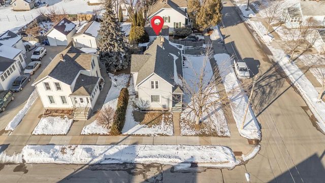 402 W 10TH AVENUE, Oshkosh, WI 54902