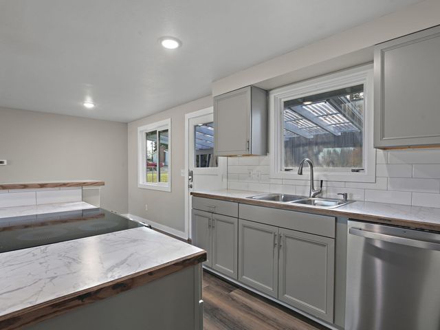 405 W Lyons Ave, Spokane, WA 99208