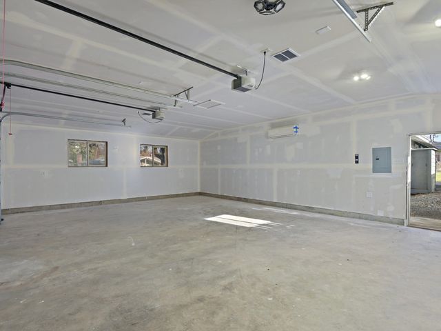 405 W Lyons Ave, Spokane, WA 99208