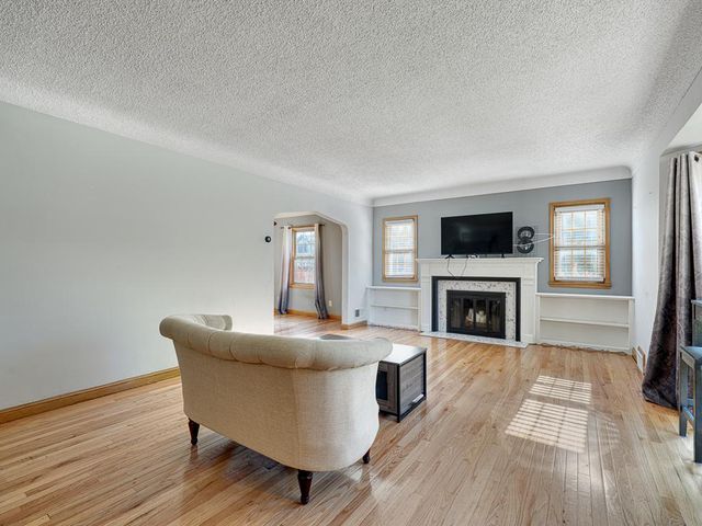 775 Wheelock Parkway E, Saint Paul, MN 55106