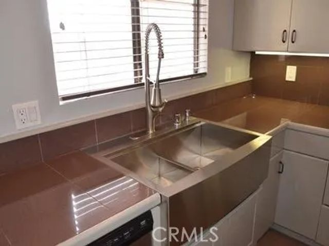 2621 E 20th Street 15, Signal Hill, CA 90755