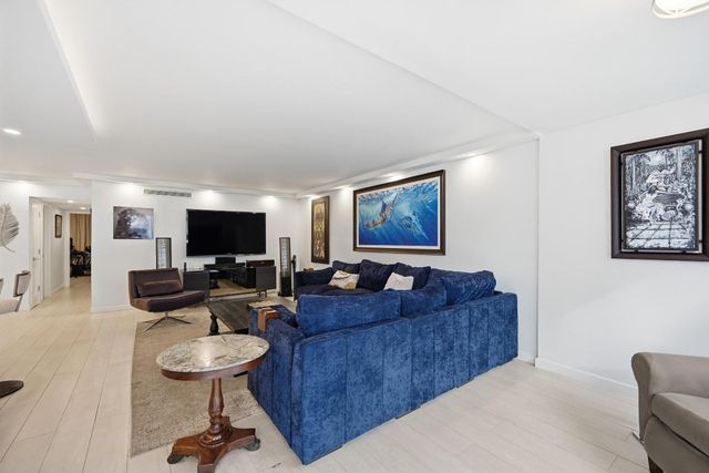 3100 NE 49th Street 206, Fort Lauderdale, FL 33308