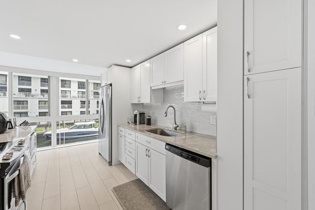 3100 NE 49th Street 206, Fort Lauderdale, FL 33308