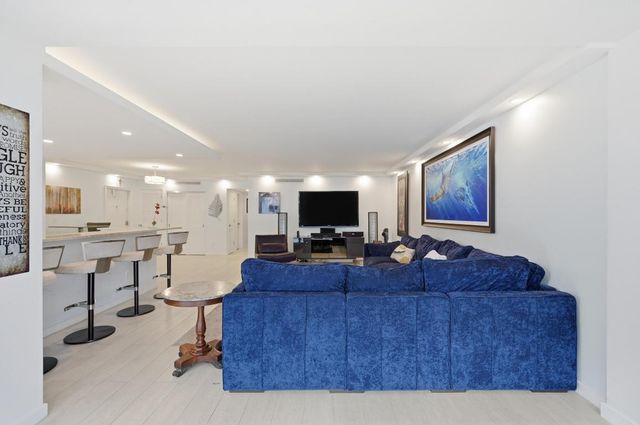 3100 NE 49th Street 206, Fort Lauderdale, FL 33308