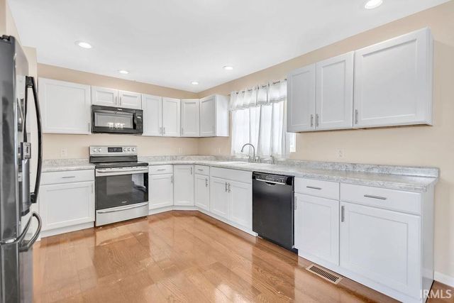 1744 Parkview Drive, Bedford, IN 47421