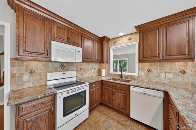 5022 Langdon Drive, Brighton Township, MI 48114