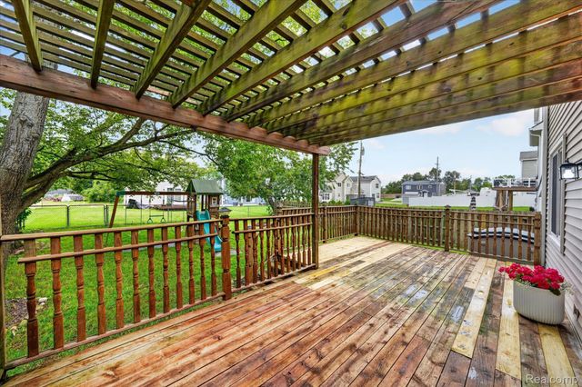 5022 Langdon Drive, Brighton Township, MI 48114