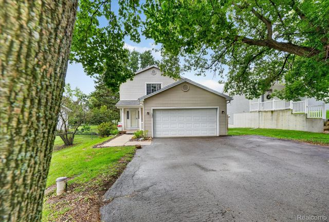 5022 Langdon Drive, Brighton Township, MI 48114