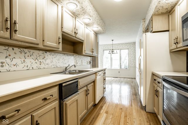 9271 Spring Lakes Drive, Indianapolis, IN 46260