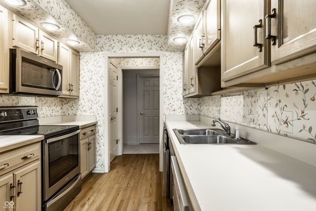 9271 Spring Lakes Drive, Indianapolis, IN 46260