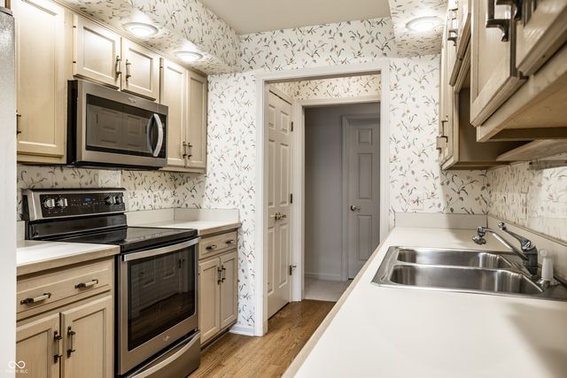 9271 Spring Lakes Drive, Indianapolis, IN 46260