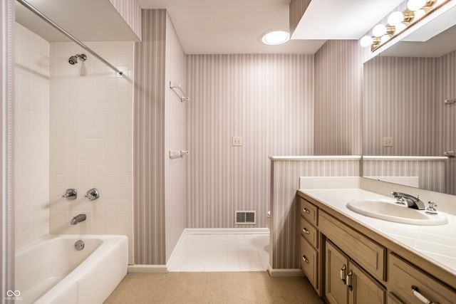 9271 Spring Lakes Drive, Indianapolis, IN 46260