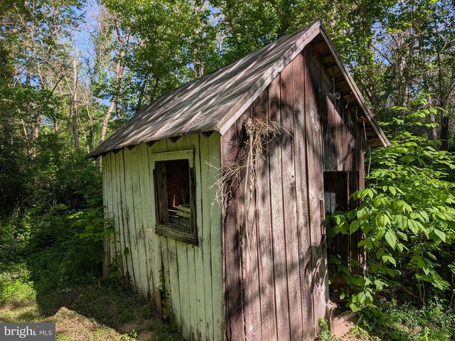 189 PIEDMONT ORCHARD RD, Linden, VA 22642