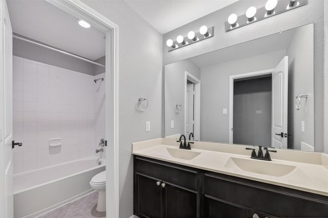 2050 Bravos Manor Lane, Fresno, TX 77545