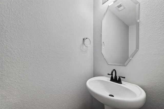 2050 Bravos Manor Lane, Fresno, TX 77545