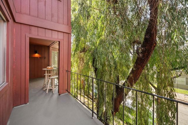 3751 Harrison St 102, Oakland, CA 94611