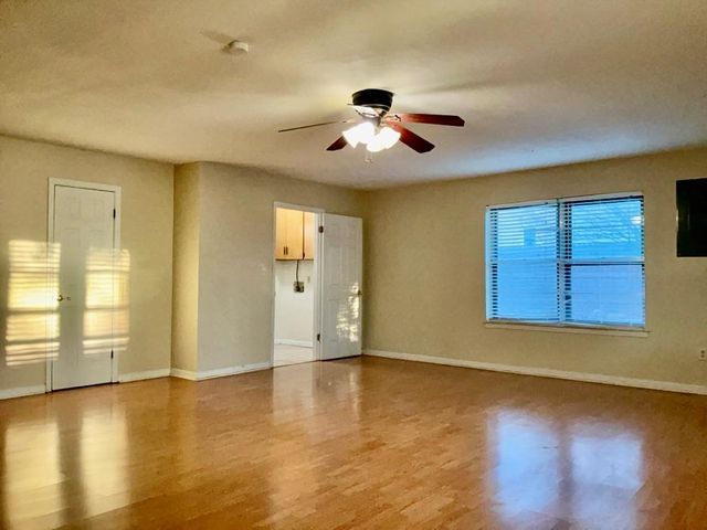 418 SUNSET DR, Georgetown, TX 78628