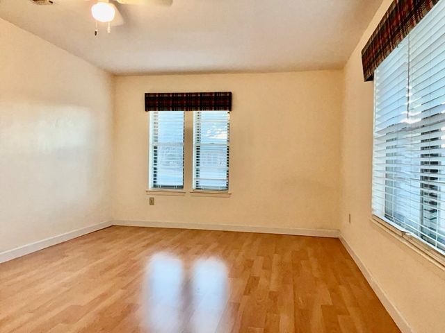 418 SUNSET DR, Georgetown, TX 78628