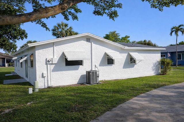 2613 SW Natura Avenue, Deerfield Beach, FL 33441