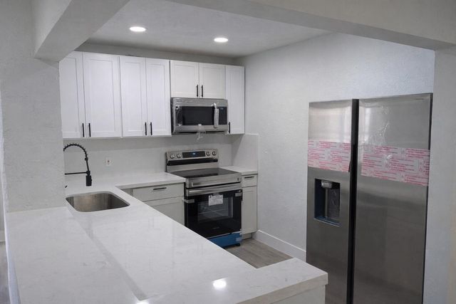 2613 SW Natura Avenue, Deerfield Beach, FL 33441