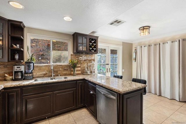 324 Patrick Dr, El Cajon, CA 92019