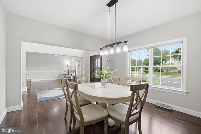 1146 S BRISTOL DR, Lititz, PA 17543