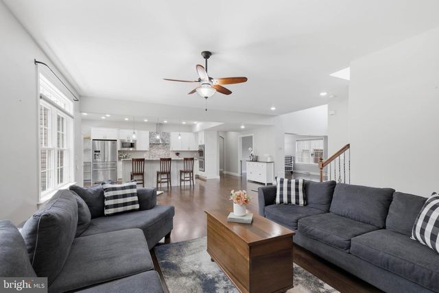 1146 S BRISTOL DR, Lititz, PA 17543