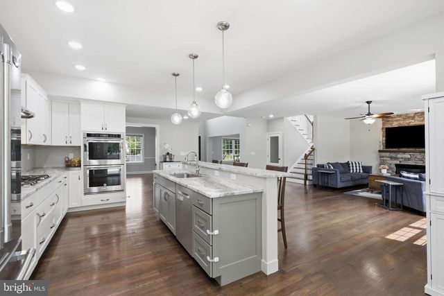 1146 S BRISTOL DR, Lititz, PA 17543