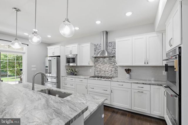 1146 S BRISTOL DR, Lititz, PA 17543