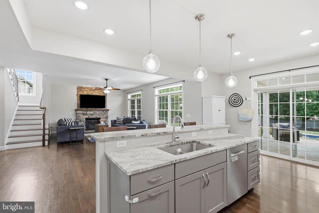 1146 S BRISTOL DR, Lititz, PA 17543