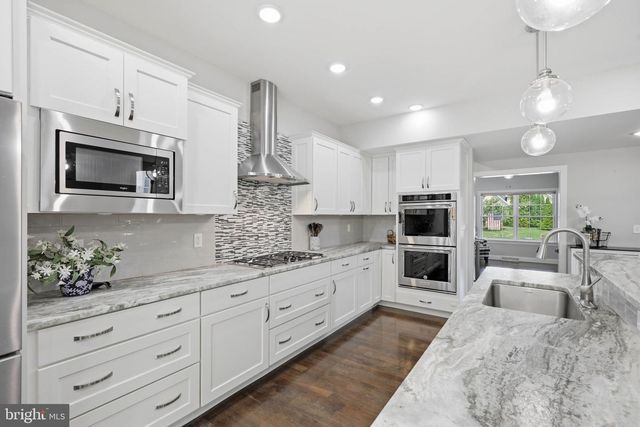 1146 S BRISTOL DR, Lititz, PA 17543