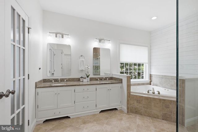 1146 S BRISTOL DR, Lititz, PA 17543