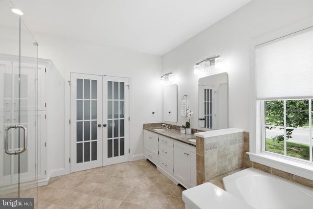 1146 S BRISTOL DR, Lititz, PA 17543