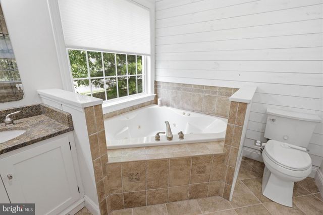 1146 S BRISTOL DR, Lititz, PA 17543