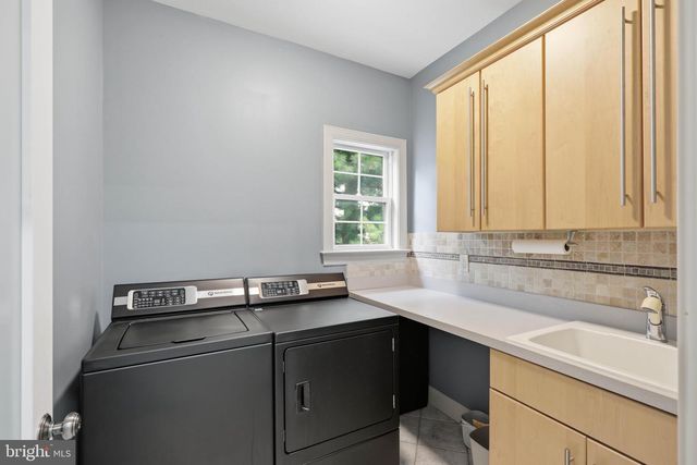 1146 S BRISTOL DR, Lititz, PA 17543