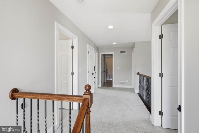 1146 S BRISTOL DR, Lititz, PA 17543