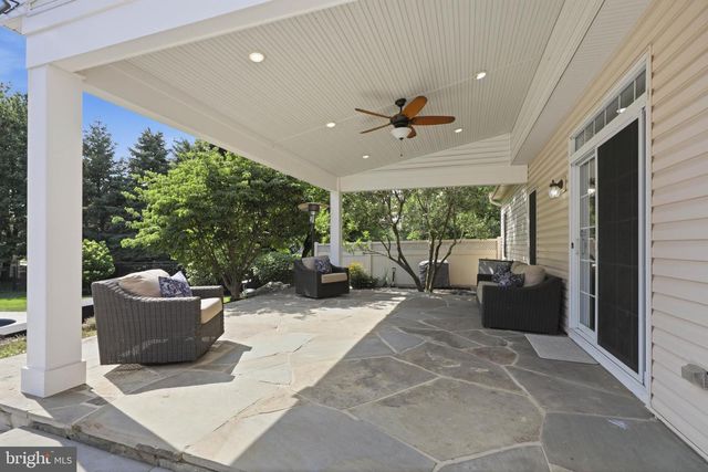 1146 S BRISTOL DR, Lititz, PA 17543