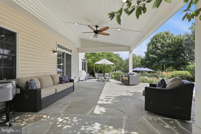 1146 S BRISTOL DR, Lititz, PA 17543