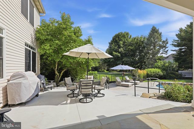 1146 S BRISTOL DR, Lititz, PA 17543