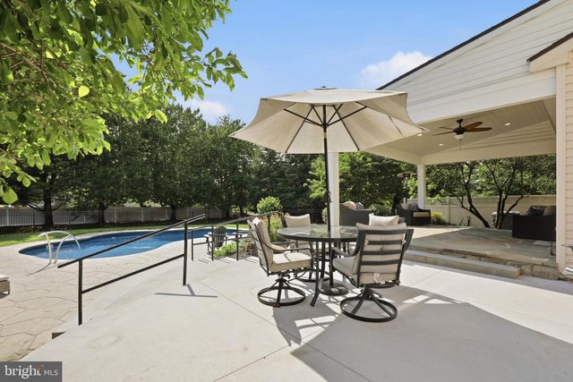 1146 S BRISTOL DR, Lititz, PA 17543