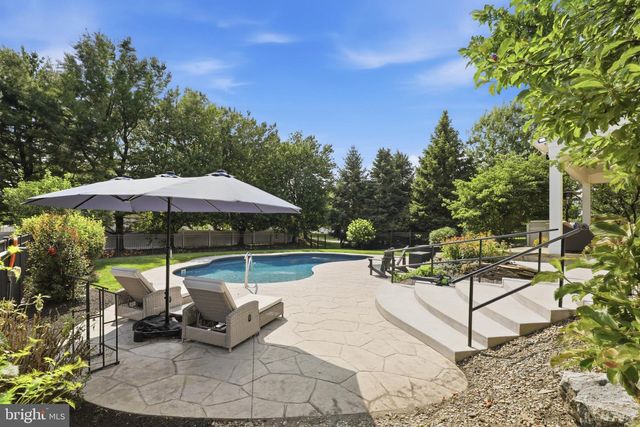 1146 S BRISTOL DR, Lititz, PA 17543