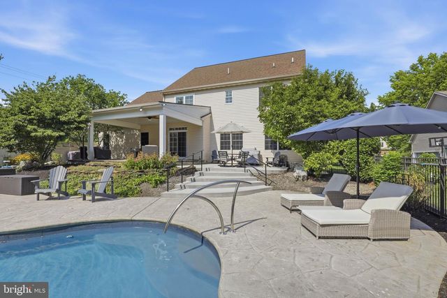 1146 S BRISTOL DR, Lititz, PA 17543