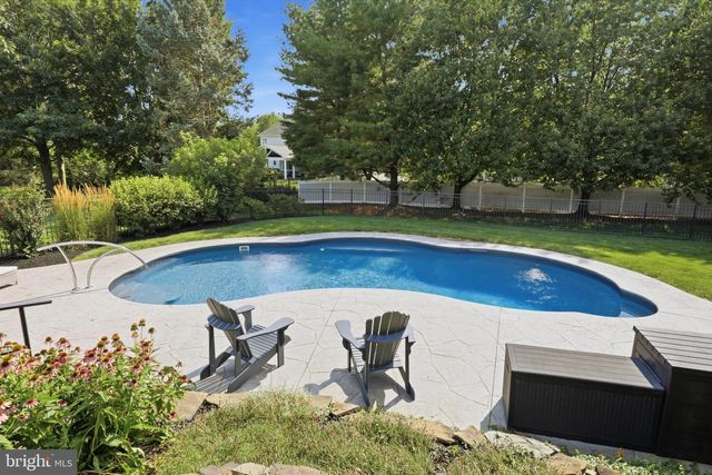 1146 S BRISTOL DR, Lititz, PA 17543