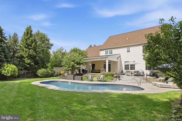 1146 S BRISTOL DR, Lititz, PA 17543