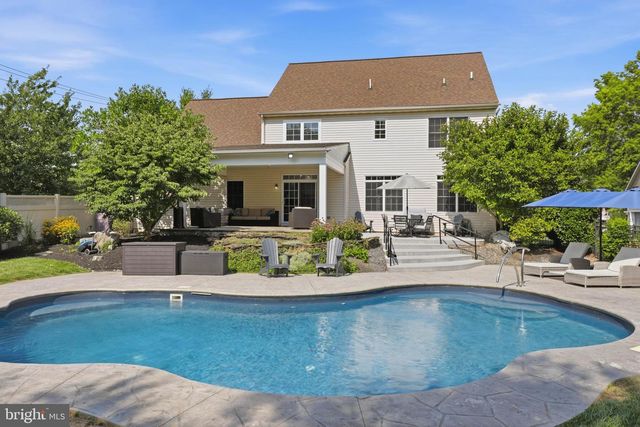 1146 S BRISTOL DR, Lititz, PA 17543